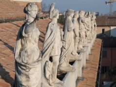 Presentato il progetto di restauro delle cinque statue del Valli di Reggio Emilia