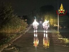 In provincia di Modena soccorse dai vigili del fuoco almeno una ventina di persone bloccate dall’acqua