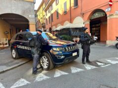 Bologna: straniero arrestato in flagranza per aver sottratto la borsa ad una ragazza