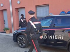 Aggressivi e violenti ai controlli, due uomini arrestati a Rolo
