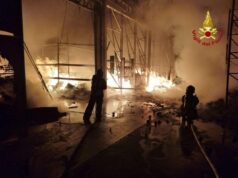 Boretto: a fuoco capannone contenente materiali plastici