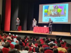 Carabinieri all’Auditorium di Maranello, con le classi 2e e 3e delle scuole medie inferiori dell’Istituto Comprensivo “Alfredo Ferrari”
