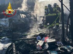 Un’automobile ed una casetta in legno distrutte da un incendio a Scandiano