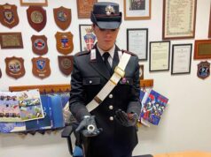 Casalecchio: addetto alla sicurezza colpito da malore e due carabinieri feriti per fermare un 17enne che stava disturbando i clienti