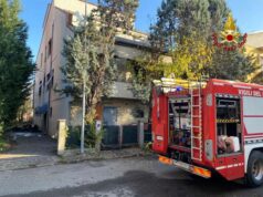 Cucina a fuoco in un appartamento a Modena: due persone in ospedale per accertamenti
