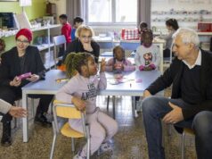 Oggi gli auguri del sindaco e dell’assessora Mhamoud alle scuole reggiane