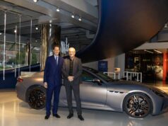 Il Presidente di Stellantis John Elkann incontra le persone di Maserati