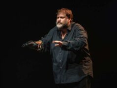 Stefano Fresi interpreta Dioggene al Teatro Celebrazioni di Bologna