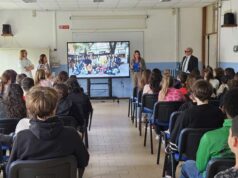 Parlare di allattamento materno nella scuola media: successo per il progetto avviato a Modena