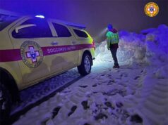 Serramazzoni, due abitazioni isolate e senza corrente elettrica: il Soccorso Alpino trasporta due generatori