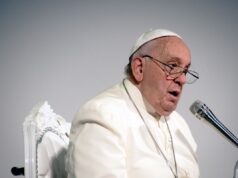 Papa Francesco “C’è bisogno di speranza, di luce e di pace”