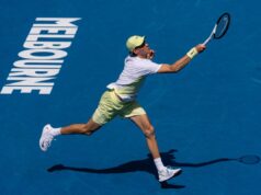 Sinner soffre un set ma avanza a Melbourne