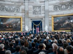 Trump giura da presidente “L’età dell’oro degli Stati Uniti inizia ora”