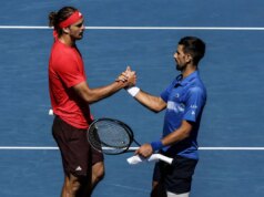 Djokovic si ritira dopo un set, Zverev in finale a Melbourne