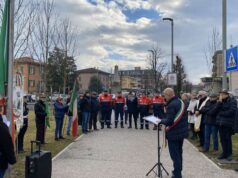 Alzabandiera in piazza a Casalgrande in occasione del Giorno della Memoria