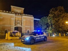 Bologna: sfila un cellulare e scappa, arrestato in flagranza dalla Polizia di Stato