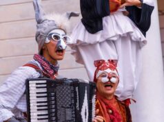 Gli animali-musicanti del Teatro Due Mondi scendono in piazza: Carosello è in scena a Sassuolo