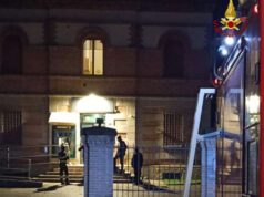 Nella notte a Sant’Ilario d’Enza i ladri fanno esplodere il bancomat della BPER