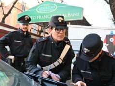 Controlli dei carabinieri nel rione Bolognina per mantenere l’ordine e la sicurezza pubblica