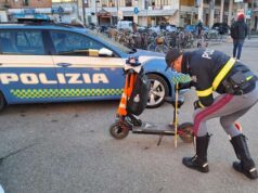 Controlli congiunti di Polizia Stradale e Locale su monopattini elettrici a Reggio Emilia