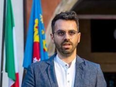 Banchetti politici in piazza Garibaldi: l’assessore Ferrari risponde alla Lega