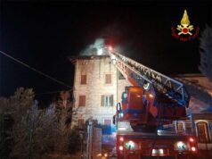 Incendio del tetto di un’abitazione nella notte a Nirano di Fiorano