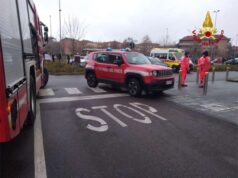 Modena, paura stamane all’Esselunga di via Morane: auto a fuoco nel garage coperto