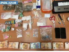 Bologna: “supermarket della droga” in casa. Arrestato dalla Polizia di Stato un ragazzo italiano