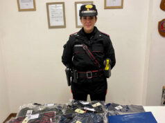 Scandiano: scoperti con capi di abbigliamento contraffatti, due denunce