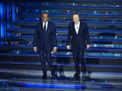 Benigni “Musk guarda Sanremo e vota…Giorgia”, omaggio a Mattarella