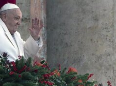 I medici “Il Papa non è fuori pericolo ma mantiene suo buonumore”