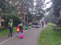 Guanti, sacchi e pinze a San Lazzaro per mantenere pulito il percorso dei Pedibus