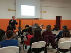 Genitori sui banchi di scuola: a Reggio Emilia un confronto con la Polizia per la sicurezza in strada