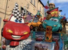 Castelnovo Sotto: in migliaia per l’esordio del Carnevale del Castlein