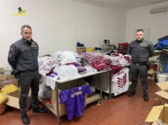 A Carpi la Finanza sequestra magliette contraffatte e individua un lavoratore “in nero”