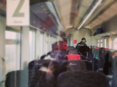 Aprono “per gioco” un estintore a bordo treno, 3 giovani denunciati dalla Polizia Ferroviaria