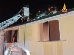 Incendio di un tetto ieri sera a Guastalla