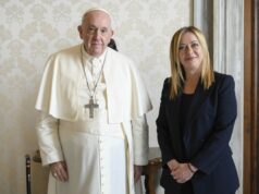 Papa, lieve miglioramento degli indici infiammatori. La visita di Meloni “L’ho visto vigile e reattivo”