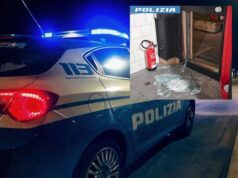 Ripresi da un cittadino durante una spaccata in un esercizio commerciale a Reggio Emilia