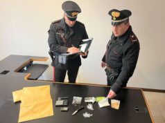 In casa droga, soldi e materiale per il confezionamento. 30enne arrestato a San Lazzaro di Savena