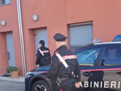 Viola il divieto di avvicinamento, 57enne arrestato