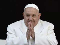 Condizioni stazionarie per Papa Francesco. Terapie, preghiera e riposo
