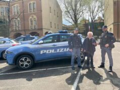 Reggio Emilia: ruba la borsa di un’anziana signora dal cestino della bicicletta ma viene subito individuato