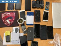 Reggio Emilia: beccato con cocaina, marijuana, denaro contante e ben 21 cellulari