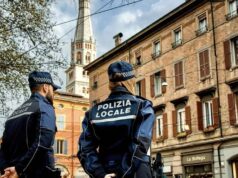 Sorpreso dalla Polizia locale di Modena mentre spaccia nel weekend di ferragosto