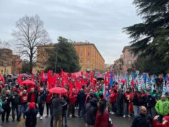 Bologna, piazza piena per la mobilitazione per il Rinnovo dei CCNL dell’Industria