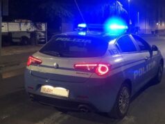 Infrange la vetrina di un esercizio commerciale per commettere un furto, arrestato 33enne