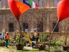 Iniziato il disallestimento del prato di piazza Rossini per consentire il restauro della Chiesa di San Giacomo Maggiore