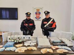 Modena: i carabinieri sequestrano 52 kg di hashish, 1,5 kg di cocaina e 19.000 euro in contanti