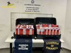 Passeggero trovato al Marconi con 30 kg di sigarette di contrabbando